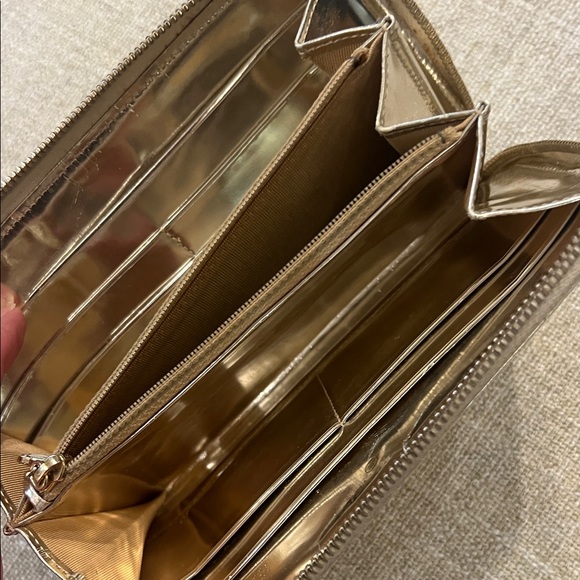 CHANEL Quilted Silver Accessory Case - Picture 5 of 16